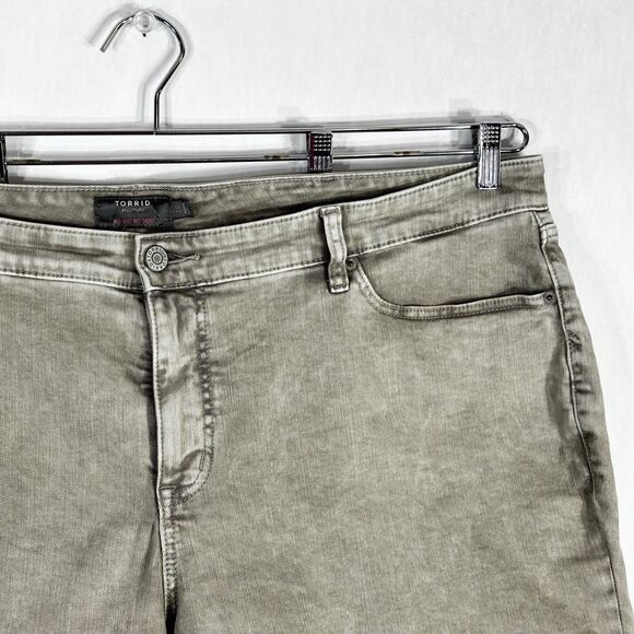 Torrid Plus Sz 24 Denim Shorts Boyfriend Vintage Stretch Mid Rise Short Gray 553 - Picture 8 of 14